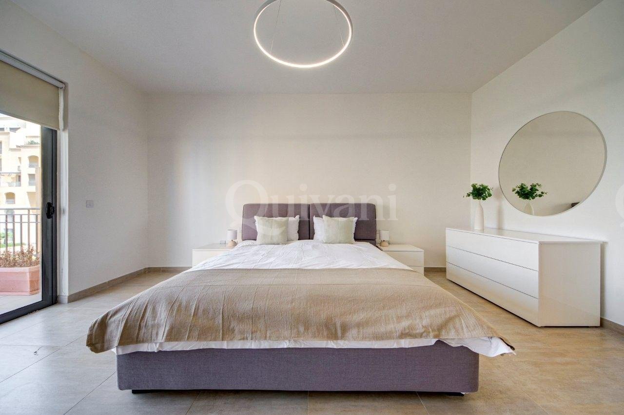 Apartment in Portomaso overlooking Laguna