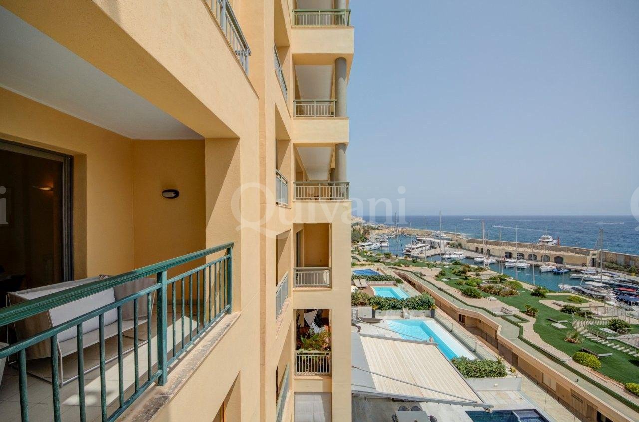 Apartment in Portomaso overlooking Laguna