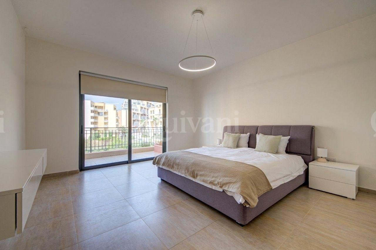 Apartment in Portomaso overlooking Laguna