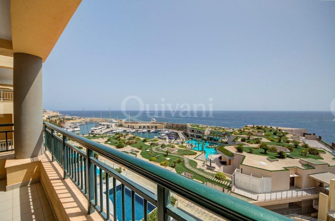 Apartment in Portomaso overlooking Laguna