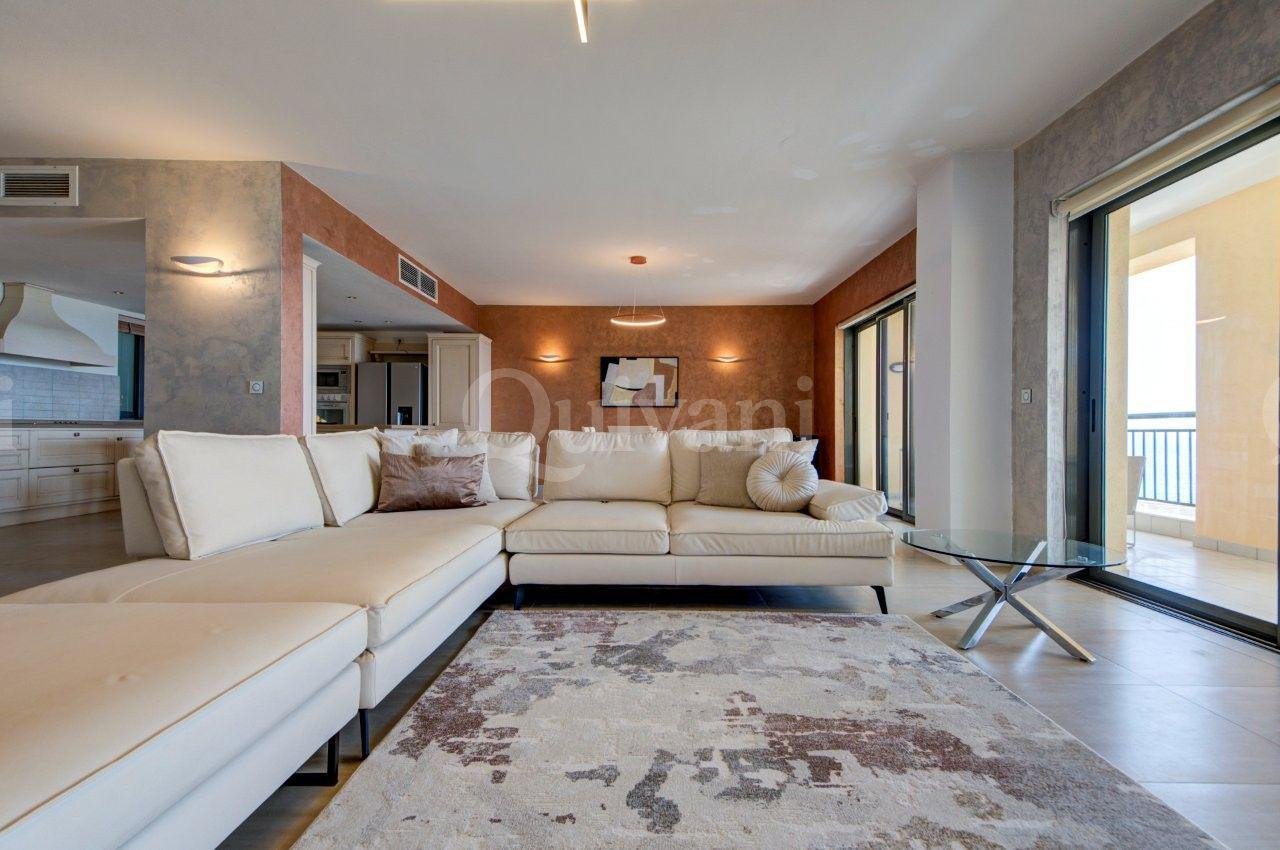 Apartment in Portomaso overlooking Laguna