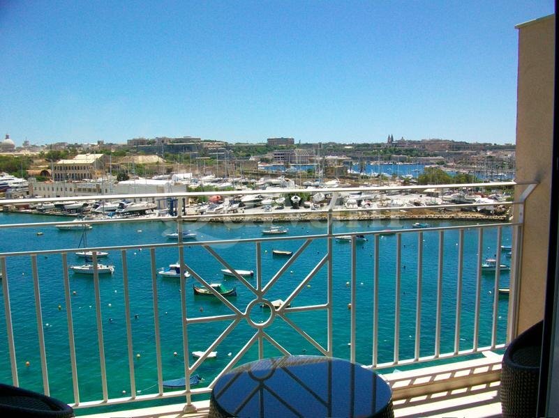 Gzira, Furnished Apartment 2 bed