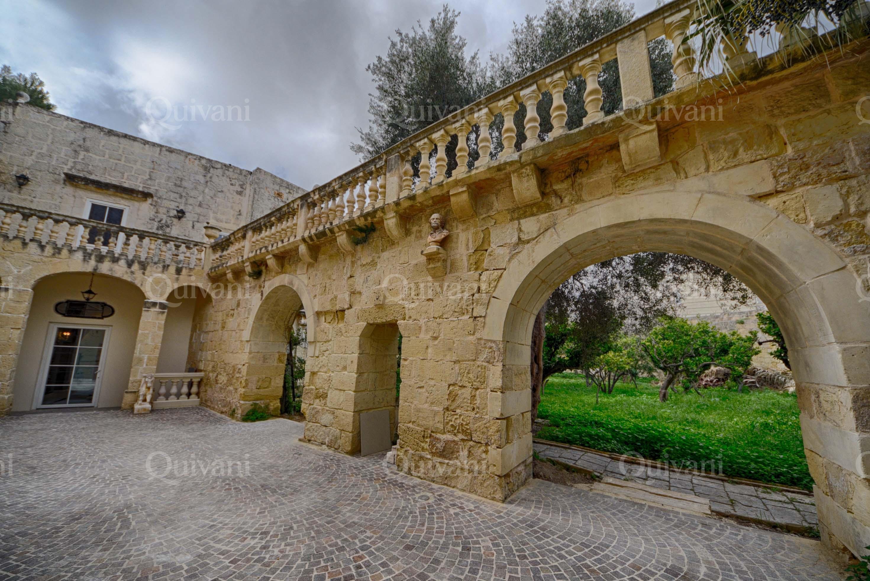 Lija, Converted Palazzo