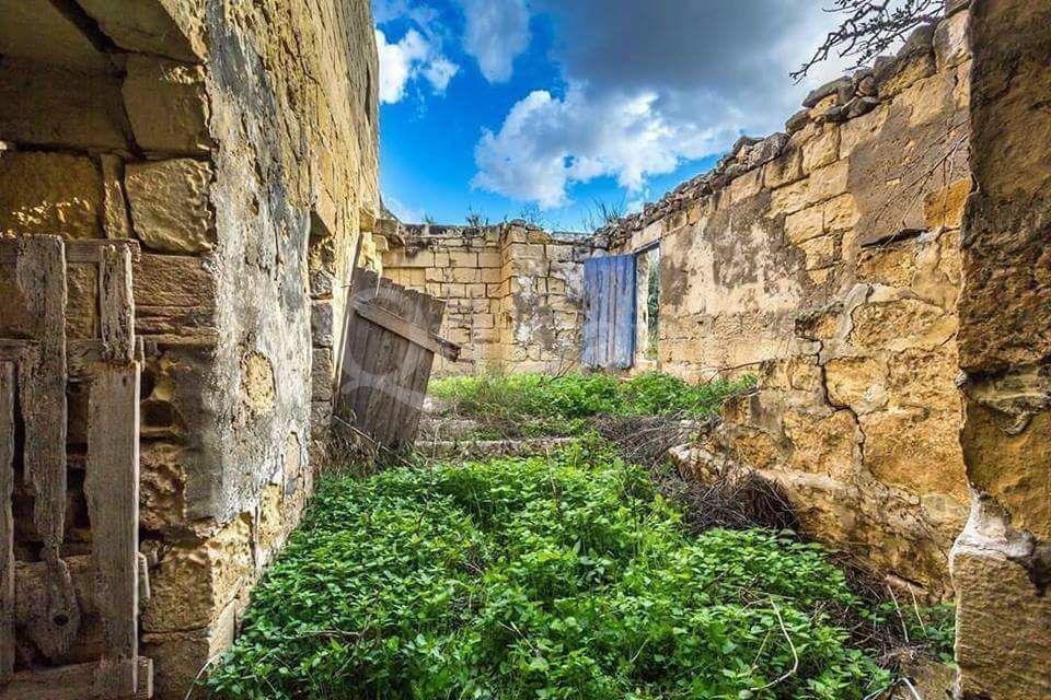 Naxxar, Unconverted Farmhouse