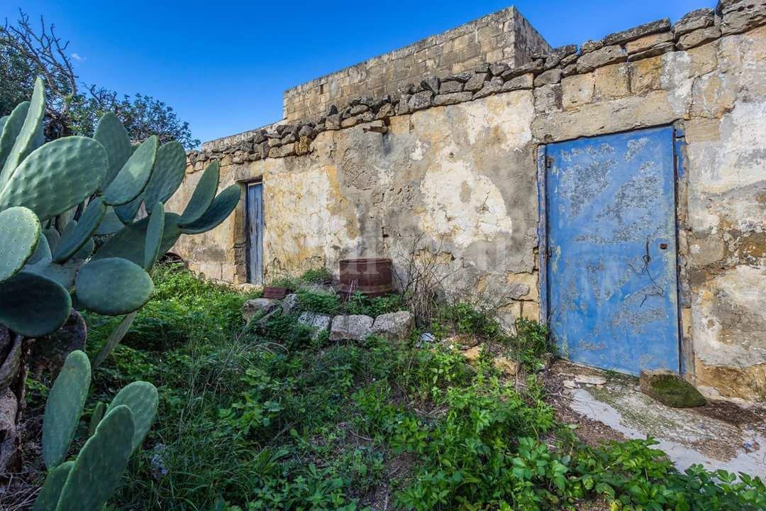 Naxxar, Unconverted Farmhouse