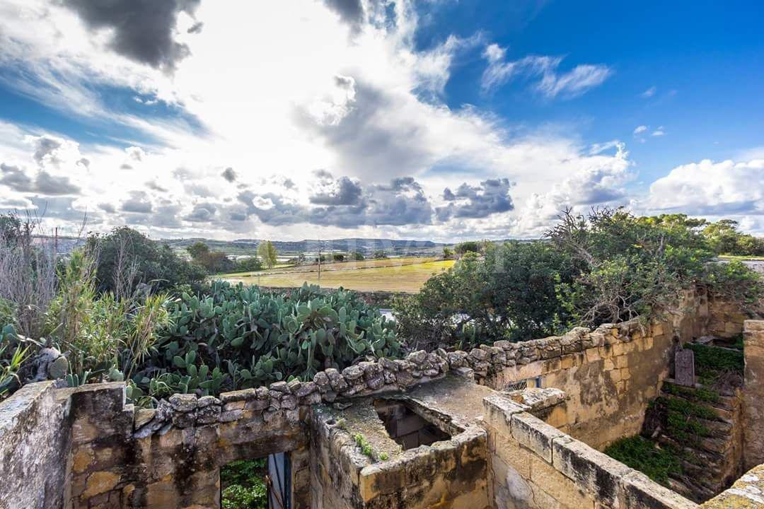 Naxxar, Unconverted Farmhouse