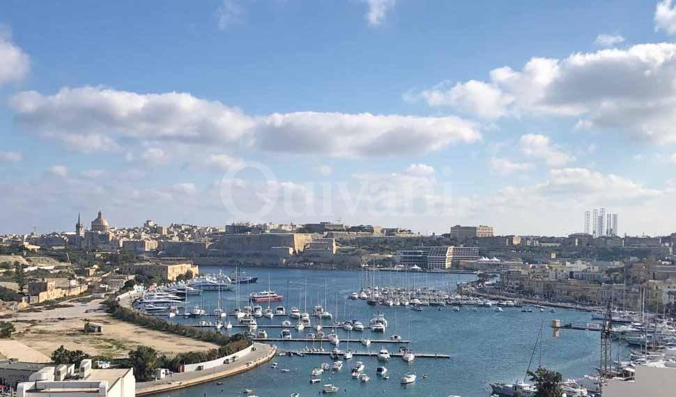 Gzira, Furnished Apartment 1102
