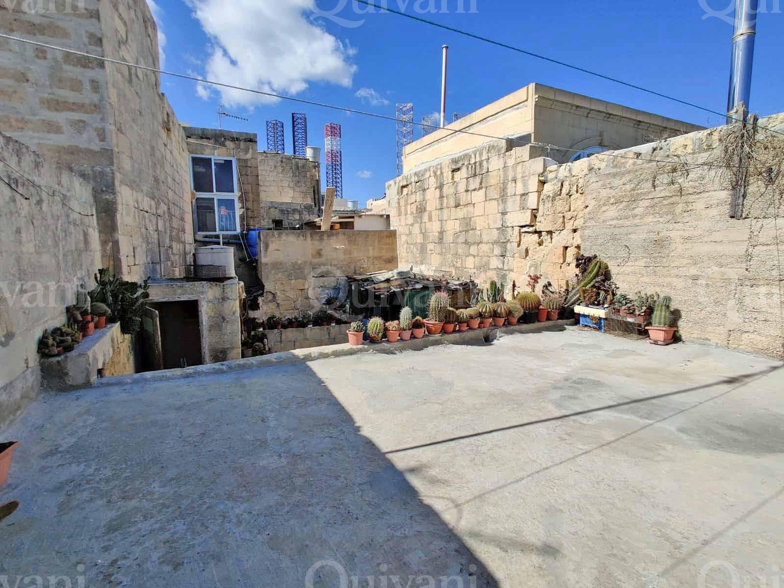 Senglea, Unconverted Town House