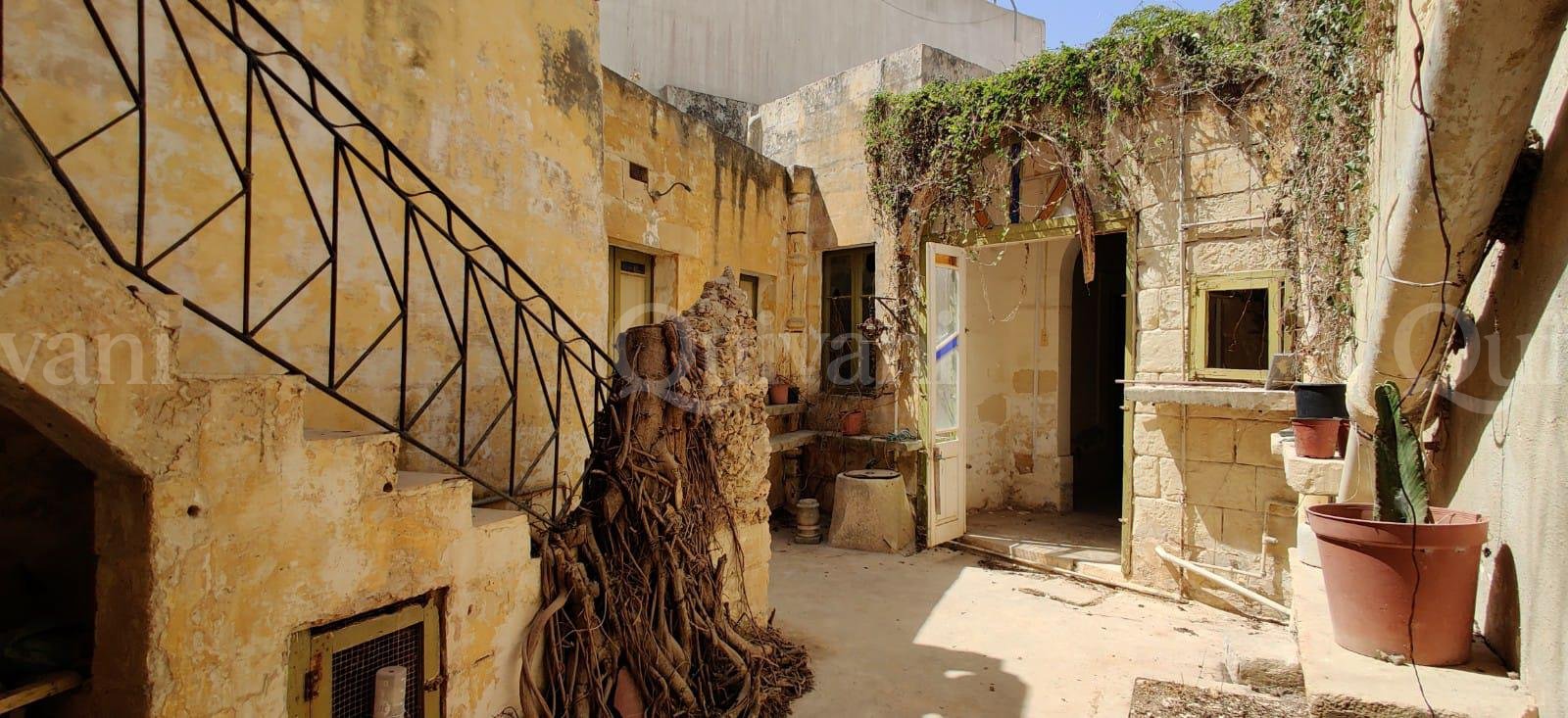 Qrendi, Unconverted Farmhouse