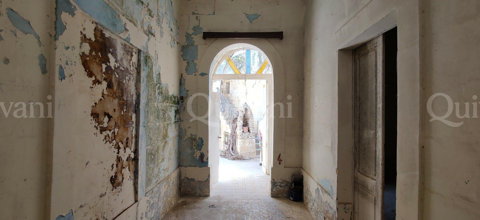 Qrendi, Unconverted Farmhouse