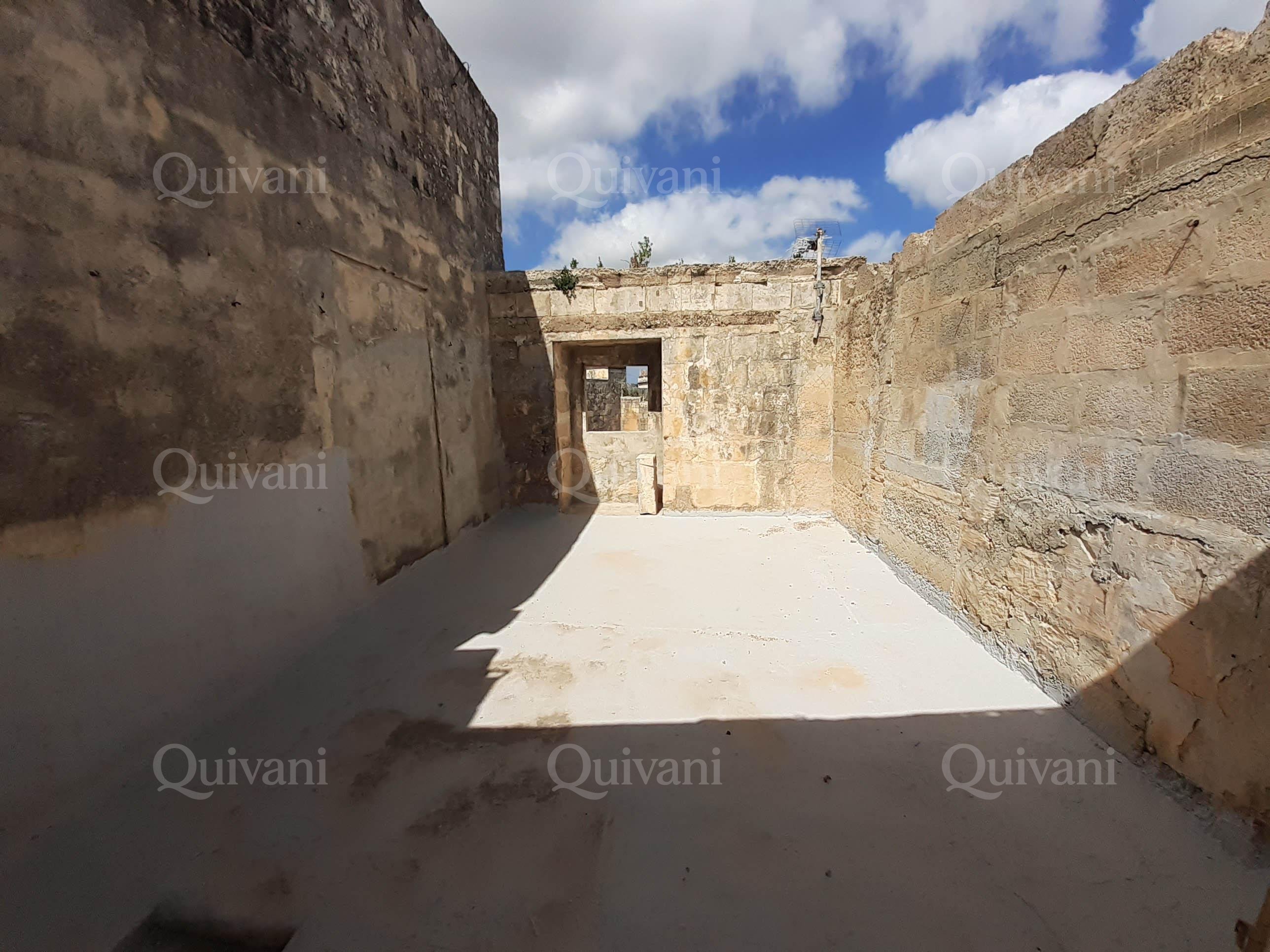 Qormi, Unconverted Palazzino
