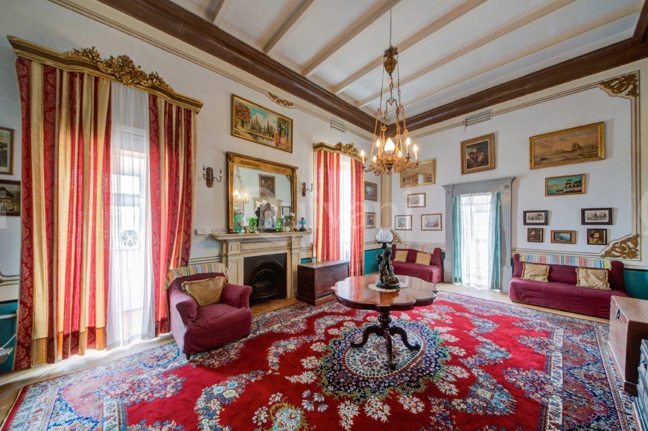 Lija, Converted Palazzo