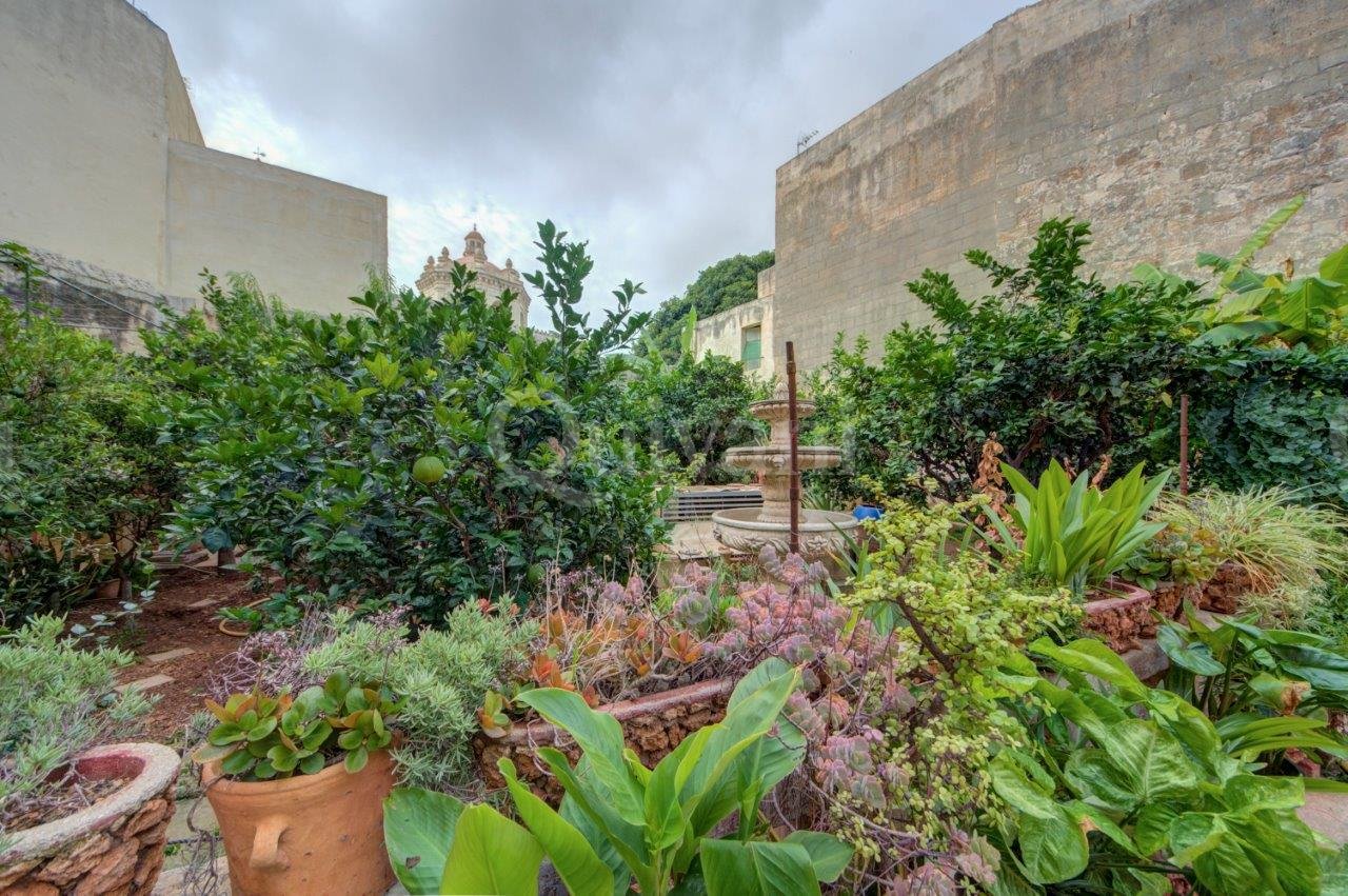 Lija, Converted Palazzo