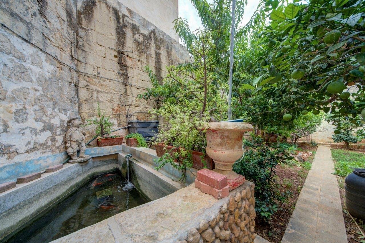 Lija, Converted Palazzo