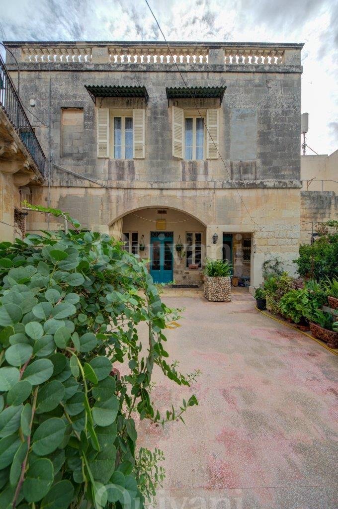 Lija, Converted Palazzo