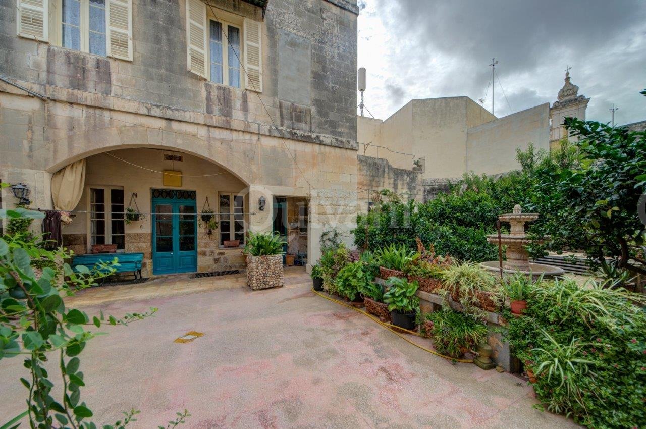 Lija, Converted Palazzo