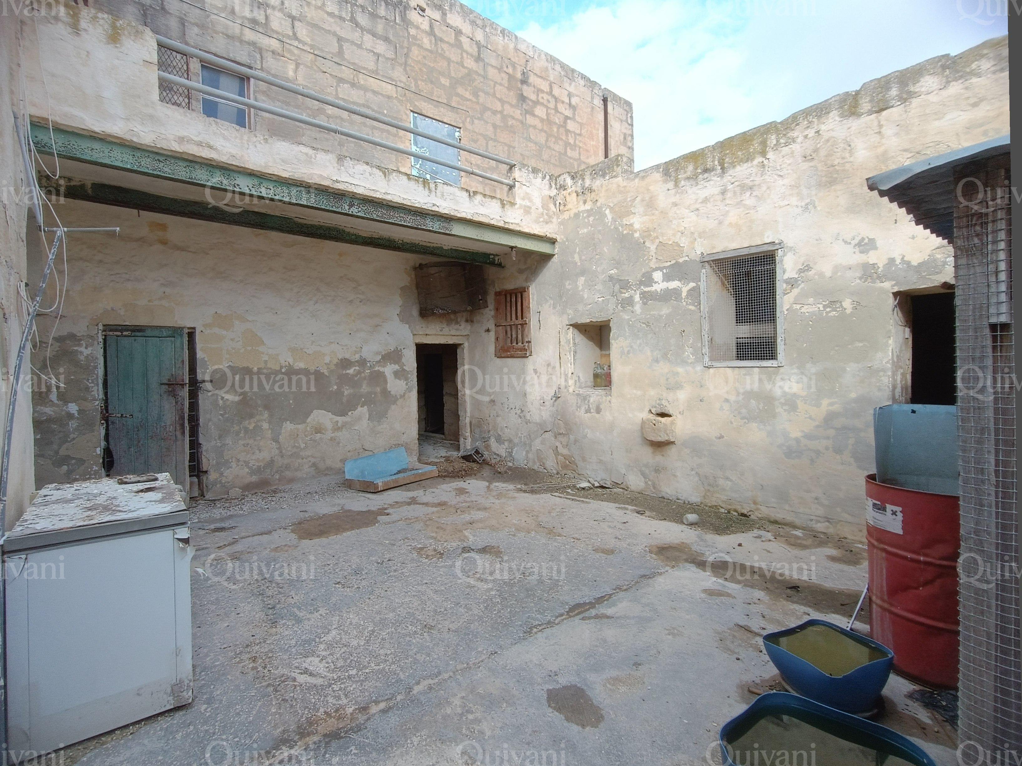 San Gwann 7 tumoli Unconverted Farmhouse