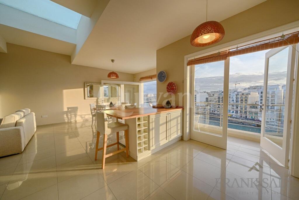 St Julians, Seafront Furnished Apartment