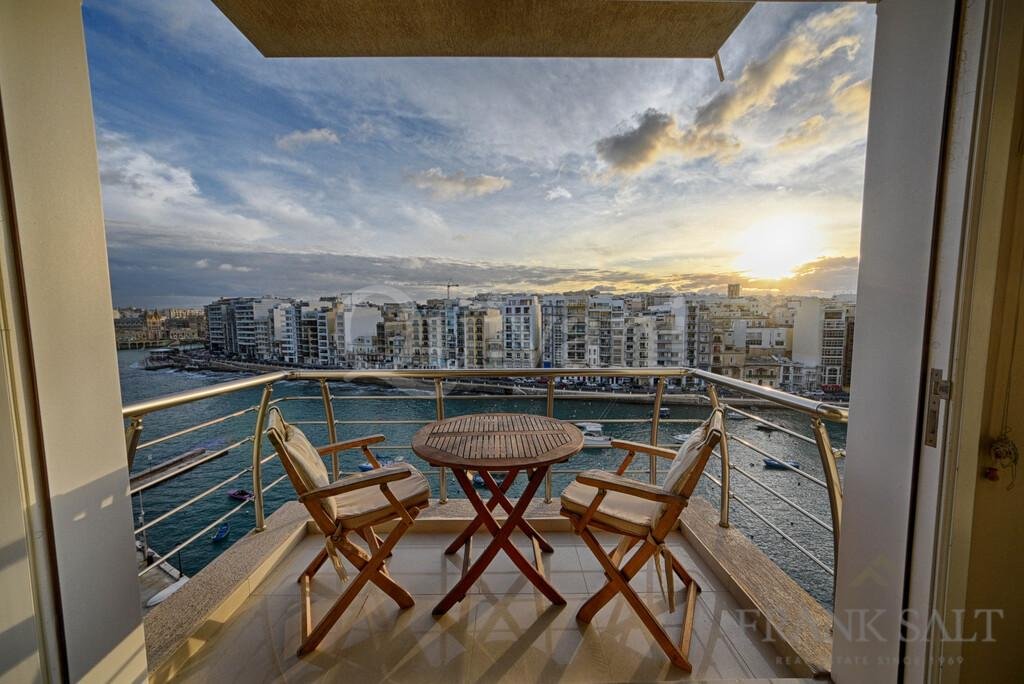 St Julians, Seafront Furnished Apartment