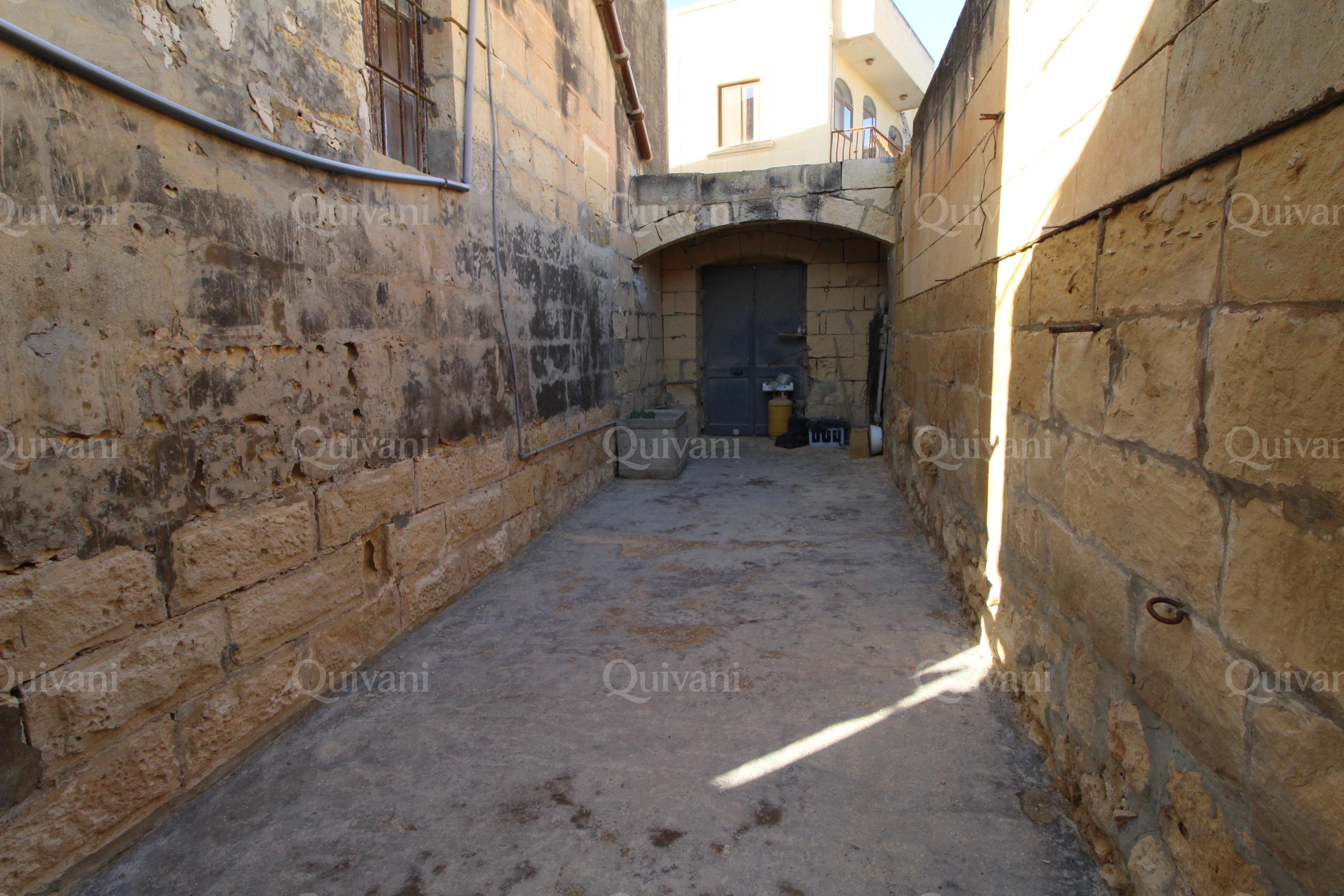 San Lawrenz Unconverted House of Character