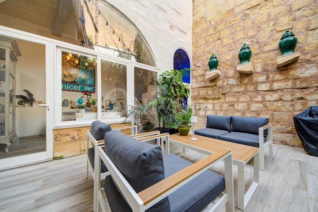 Cospicua, Furnished Courtyard House