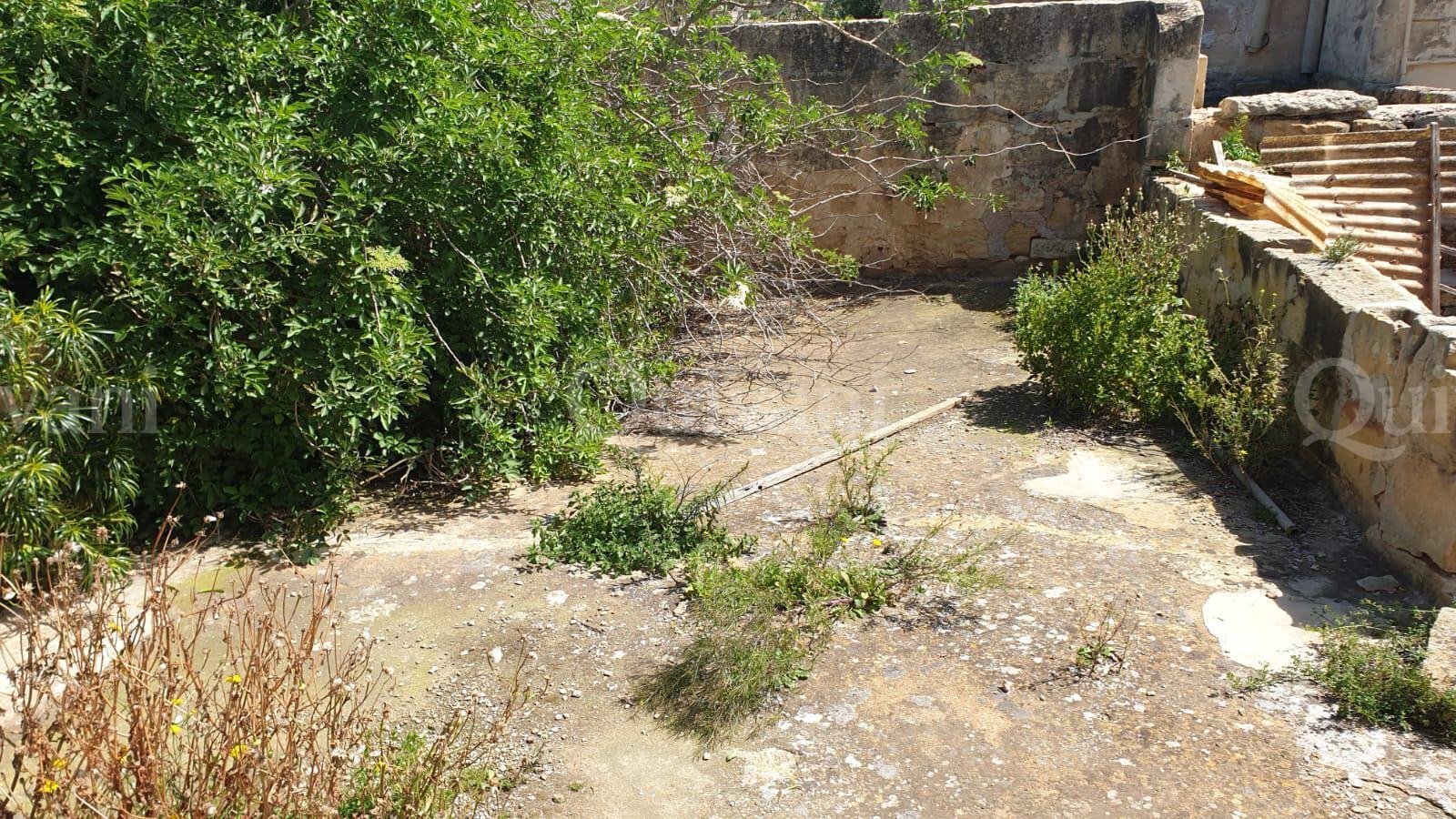 Zejtun Unconverted Farmhouse