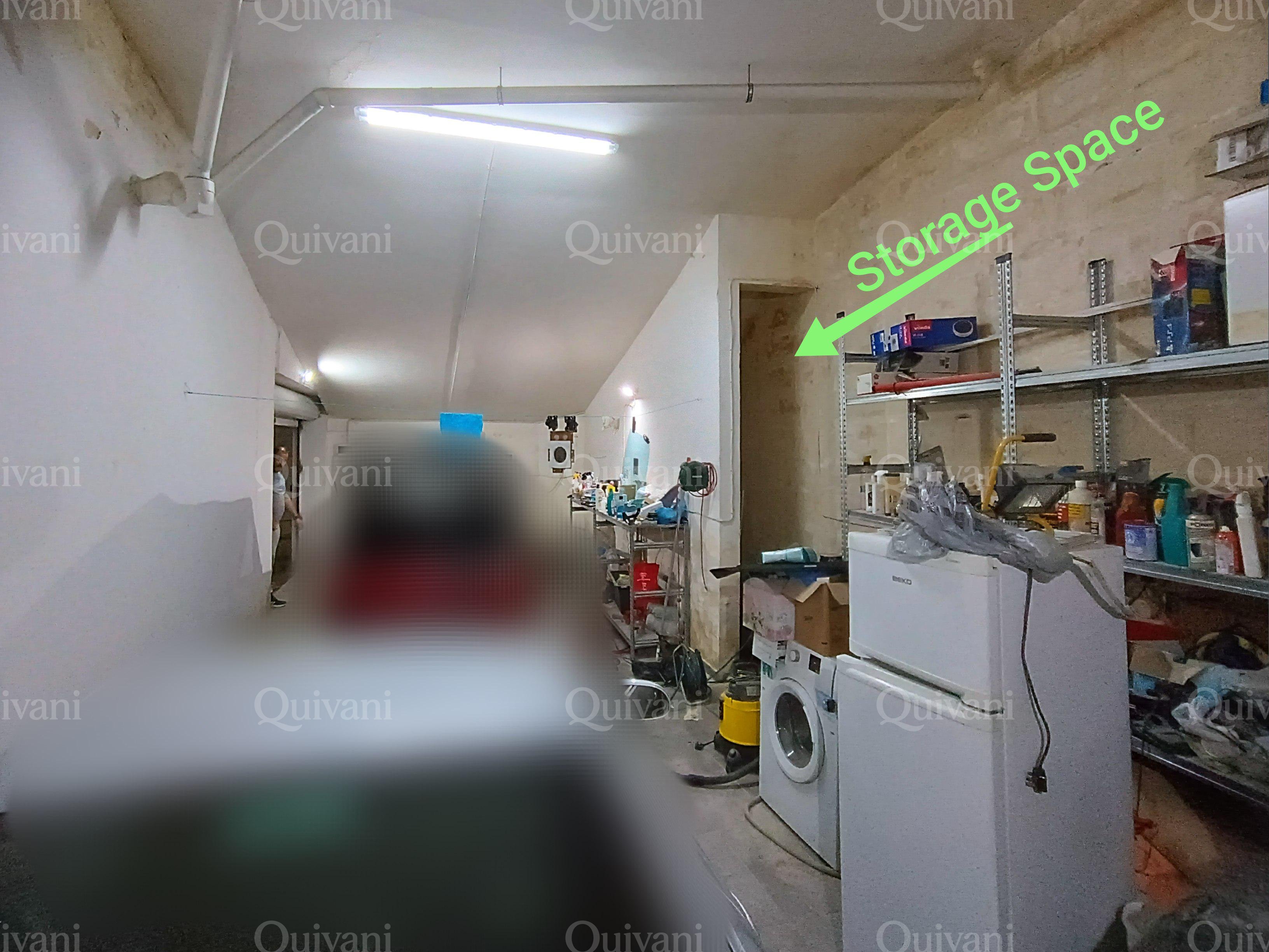 Swieqi 3/4 Car Garage with Water and Electricity