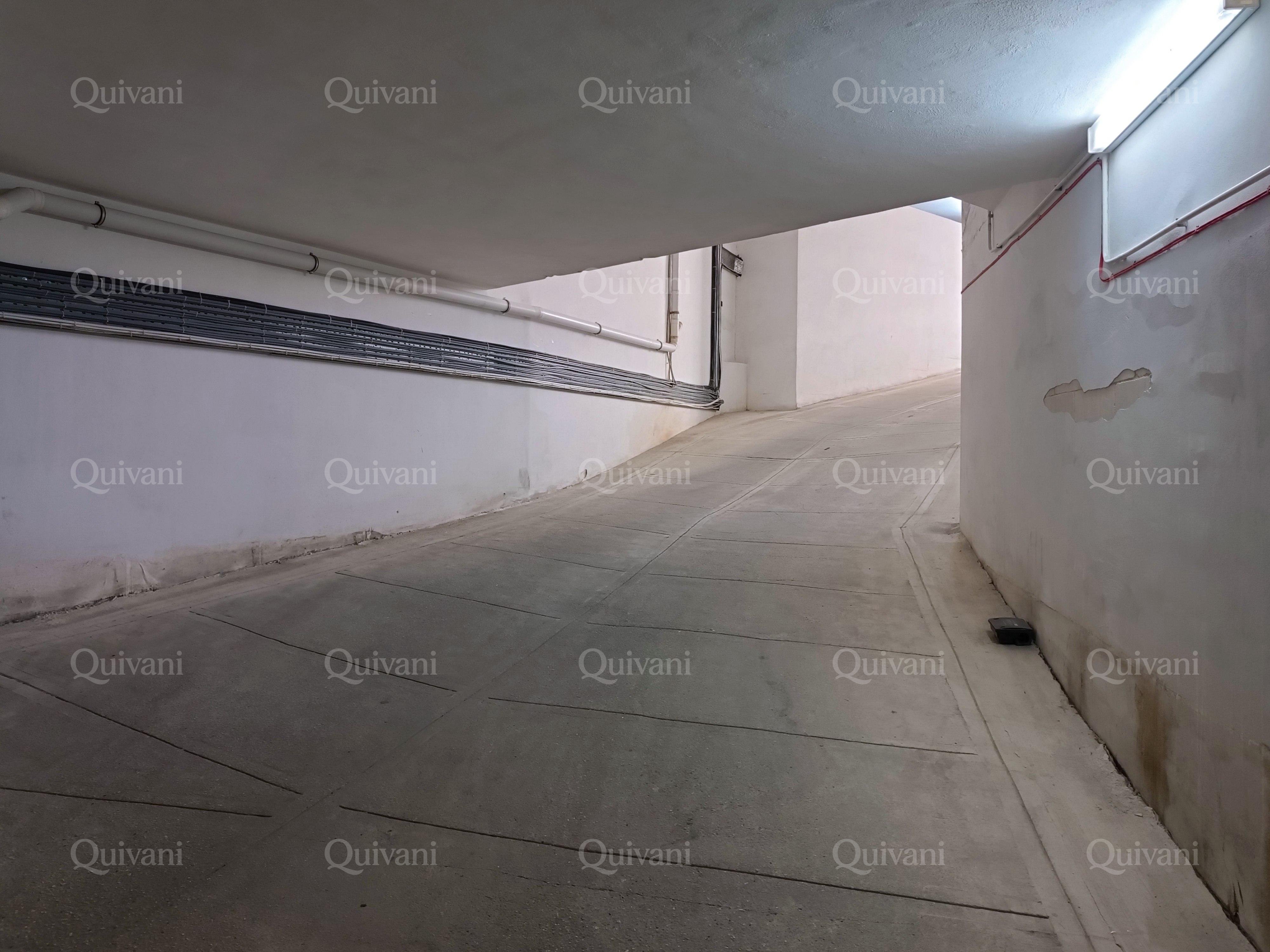 Swieqi 3/4 Car Garage with Water and Electricity