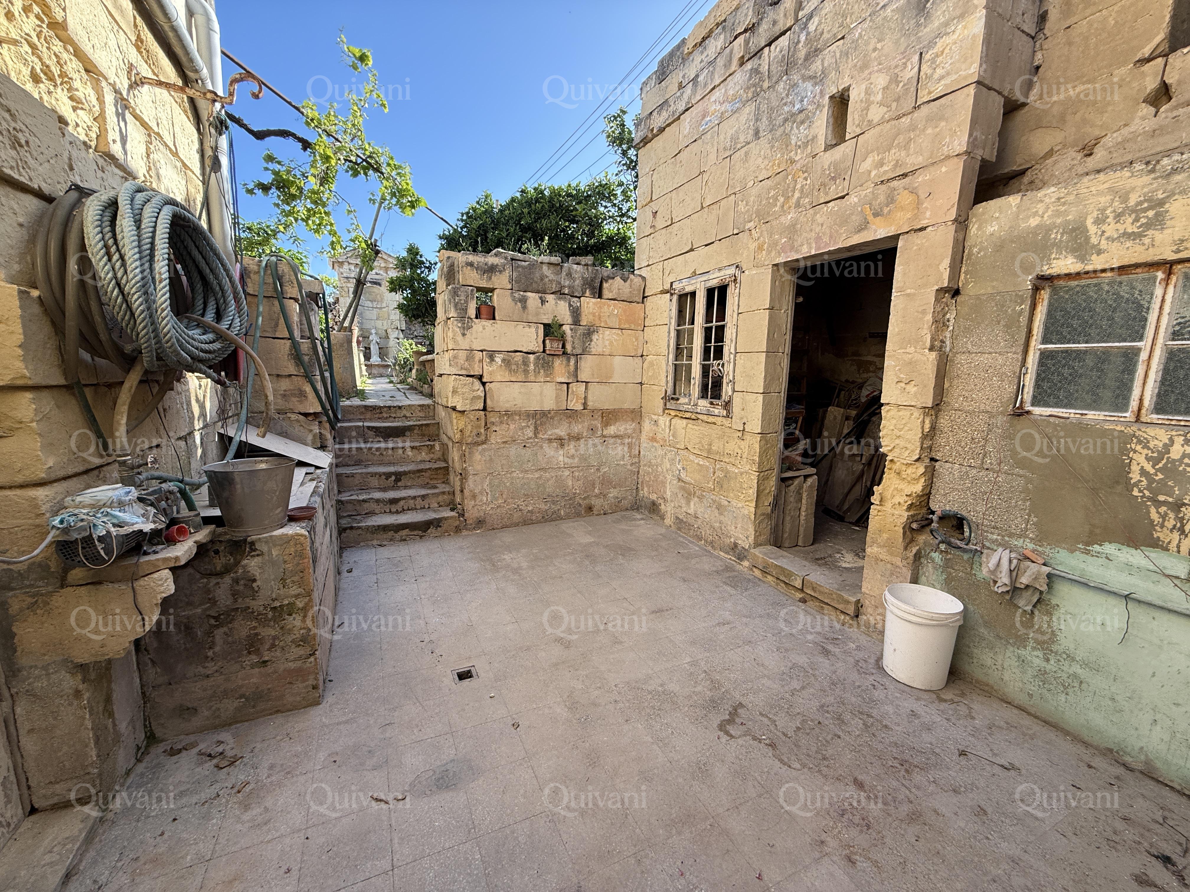 Kalkara Unconverted House of Character with Garden