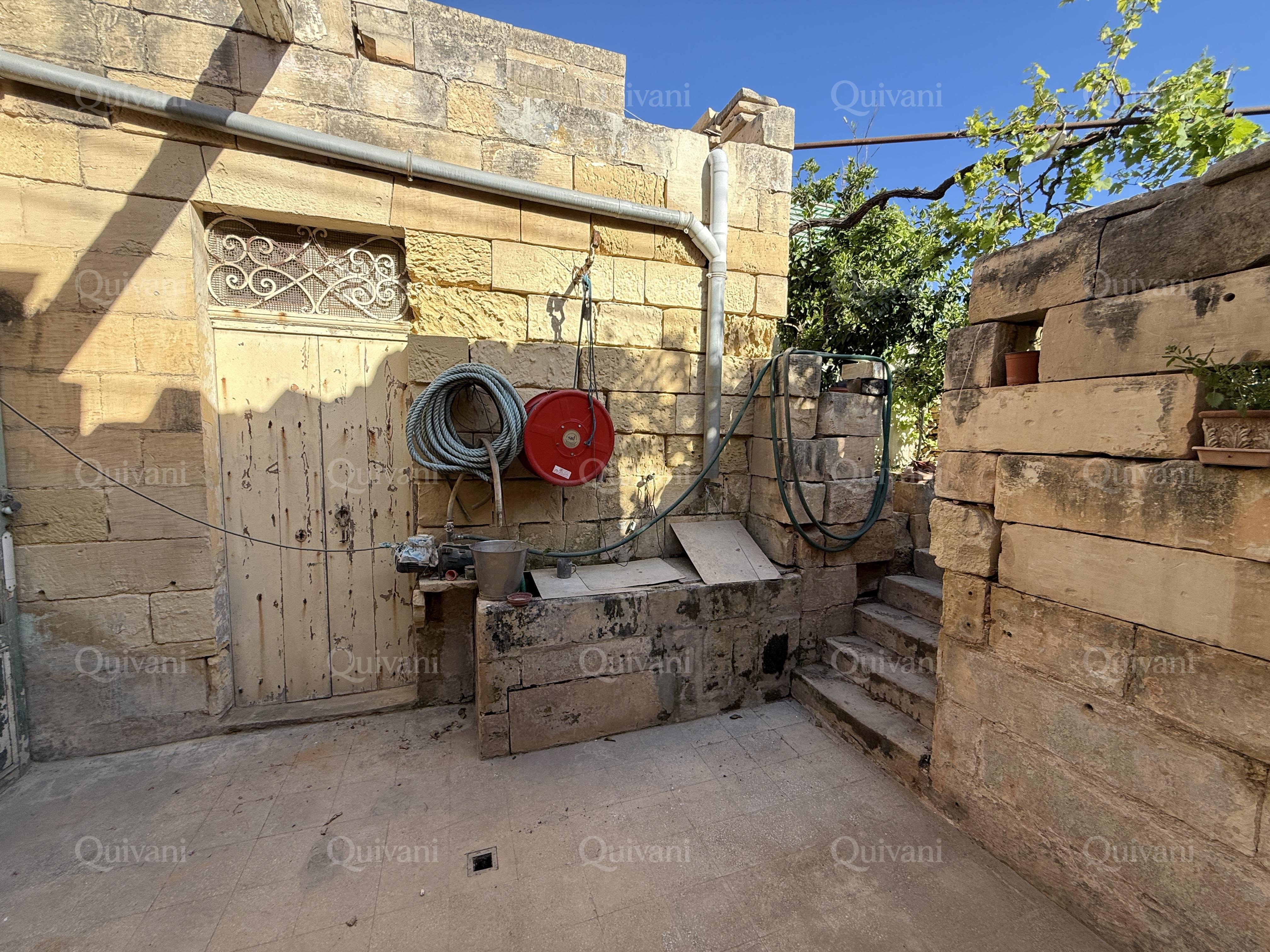 Kalkara Unconverted House of Character with Garden
