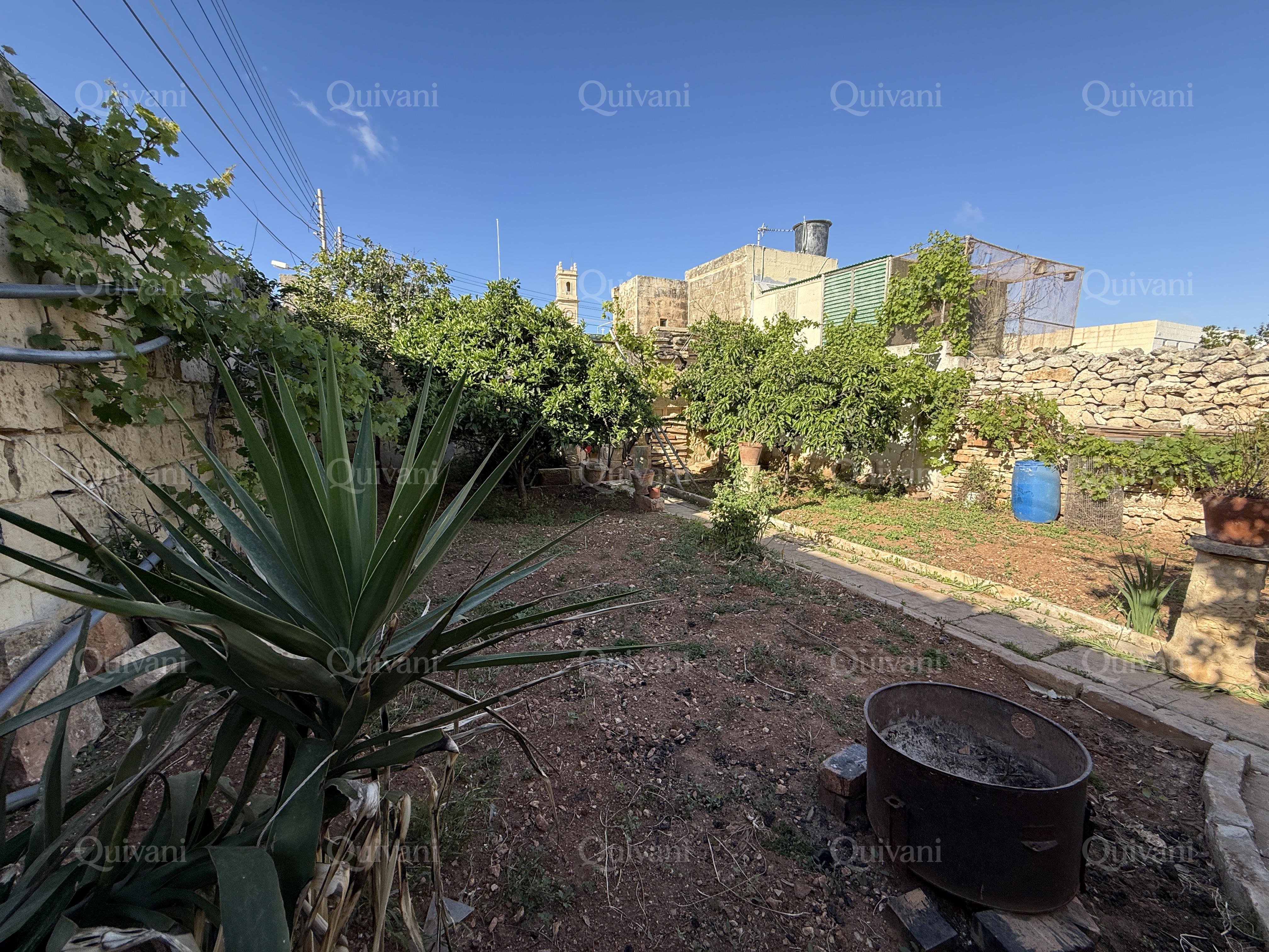 Kalkara Unconverted House of Character with Garden