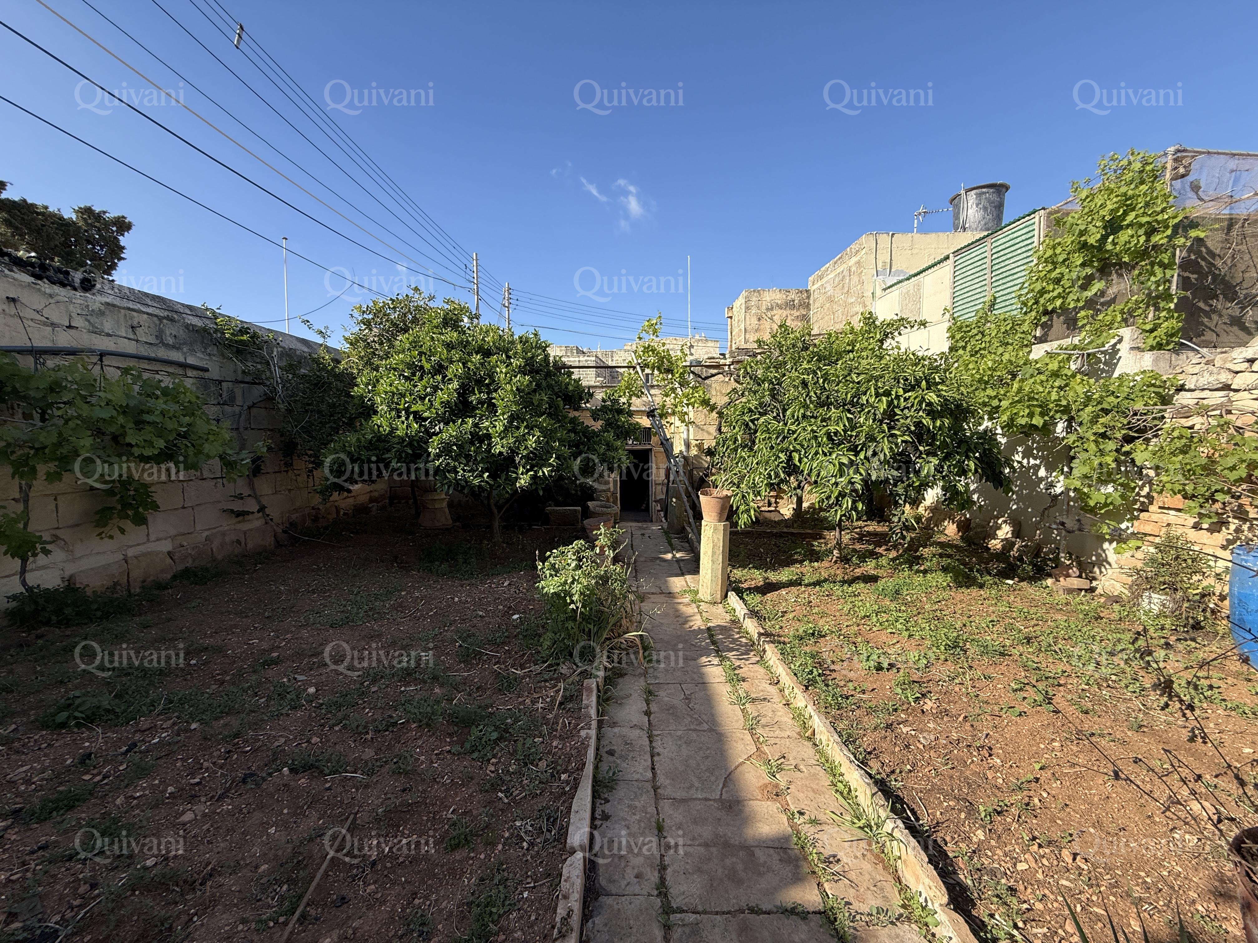 Kalkara Unconverted House of Character with Garden