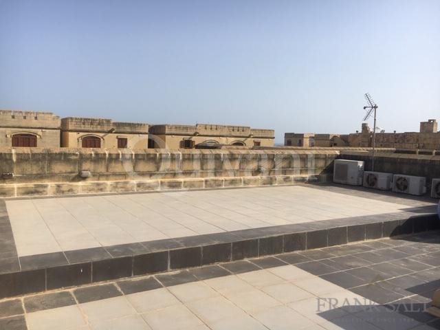 Fort Chambray, Furnished Duplex Apartment