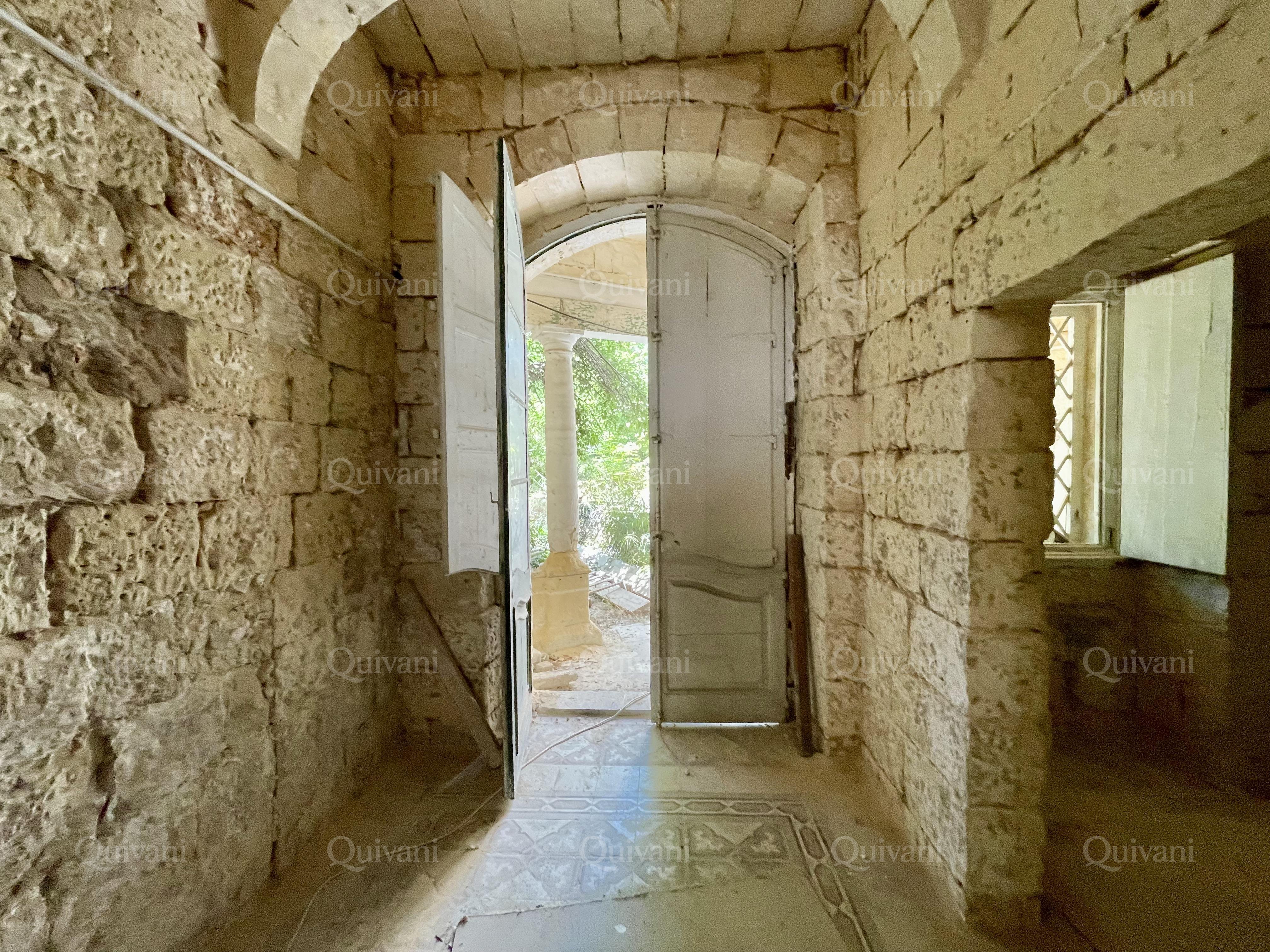 Gwardamangia, Palazzo with Permit for a 20-room Guesthouse