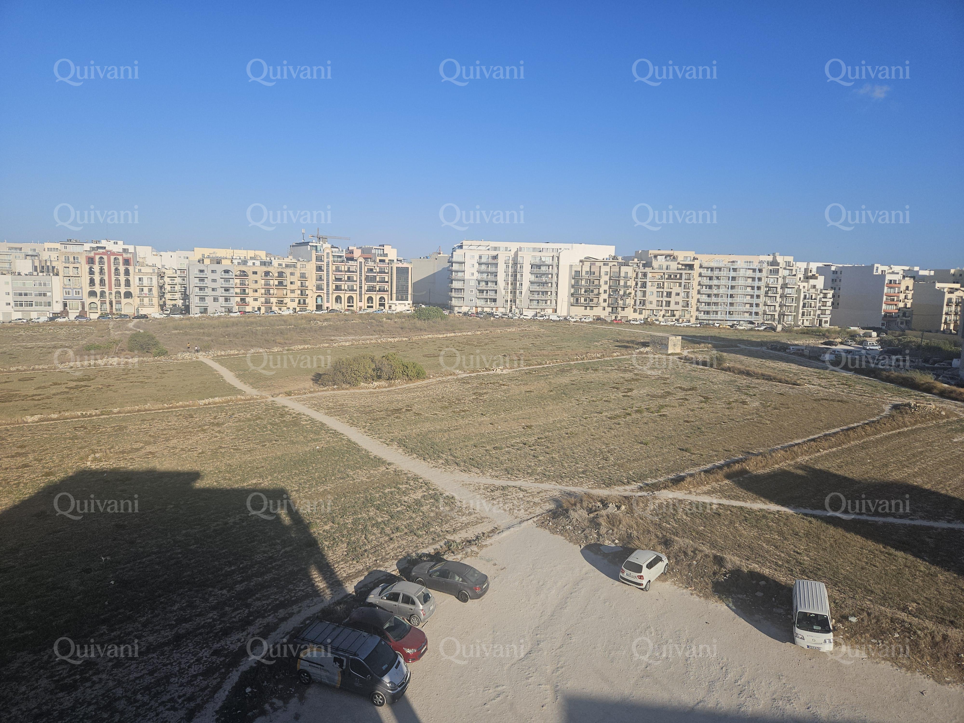 Qawra Furnished Penthouse with Airspace