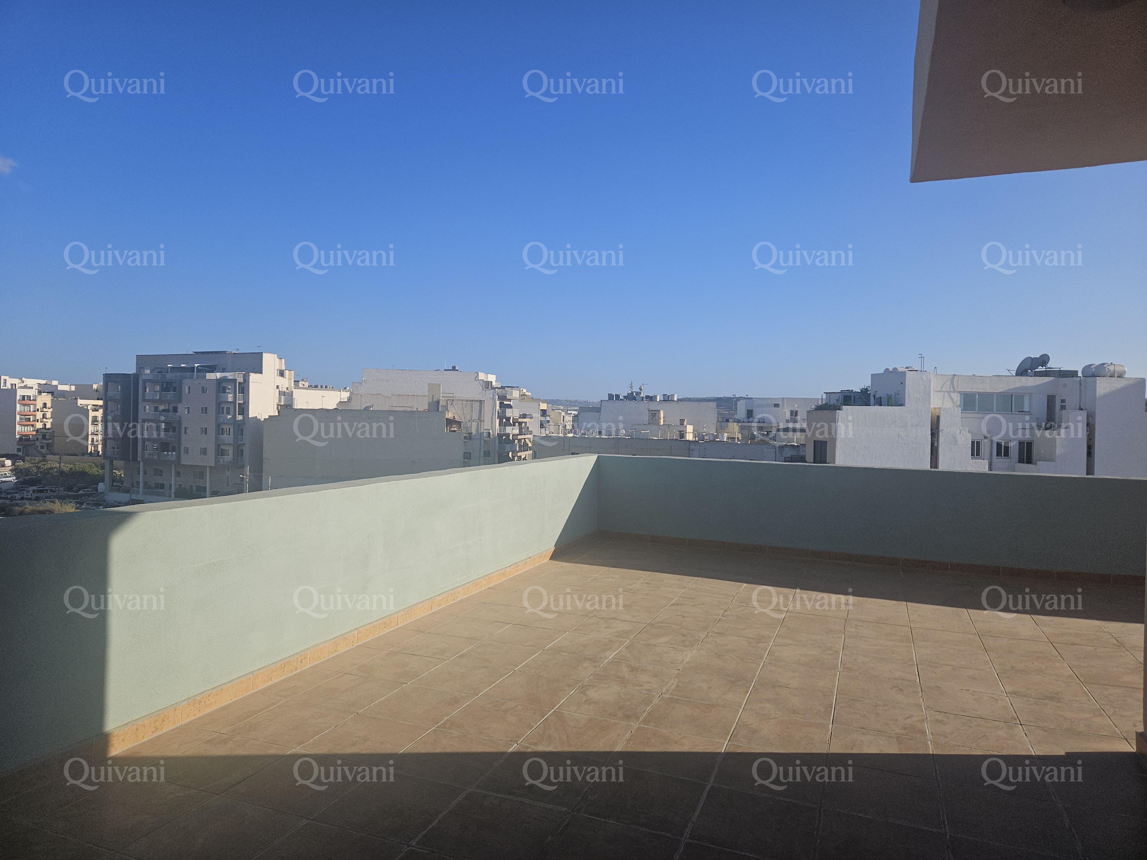 Qawra Furnished Penthouse with Airspace