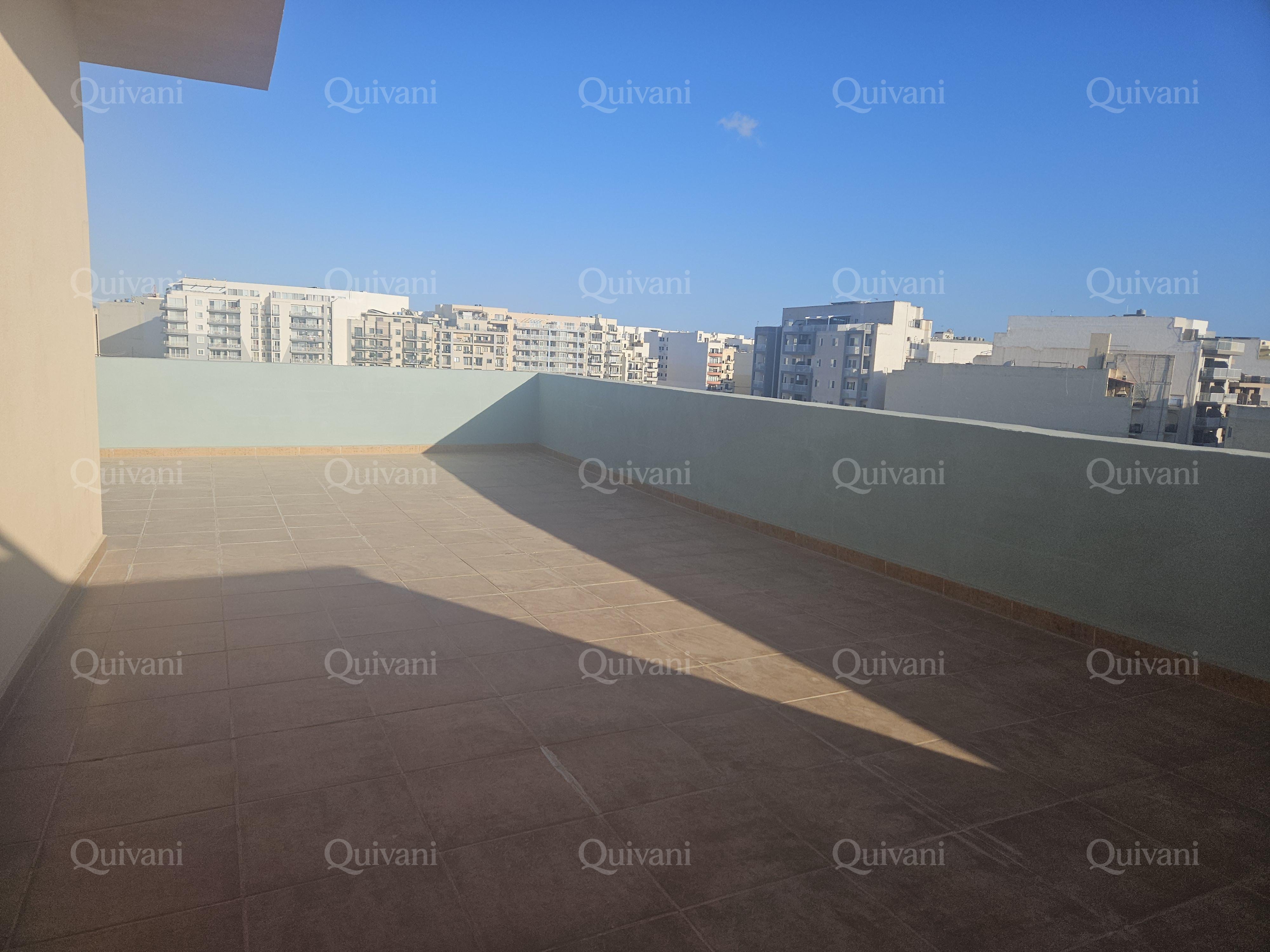Qawra Furnished Penthouse with Airspace