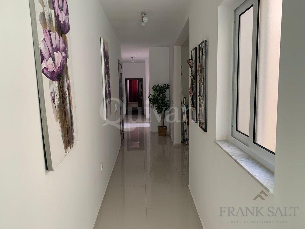 Xaghra, Furnished Penthouse
