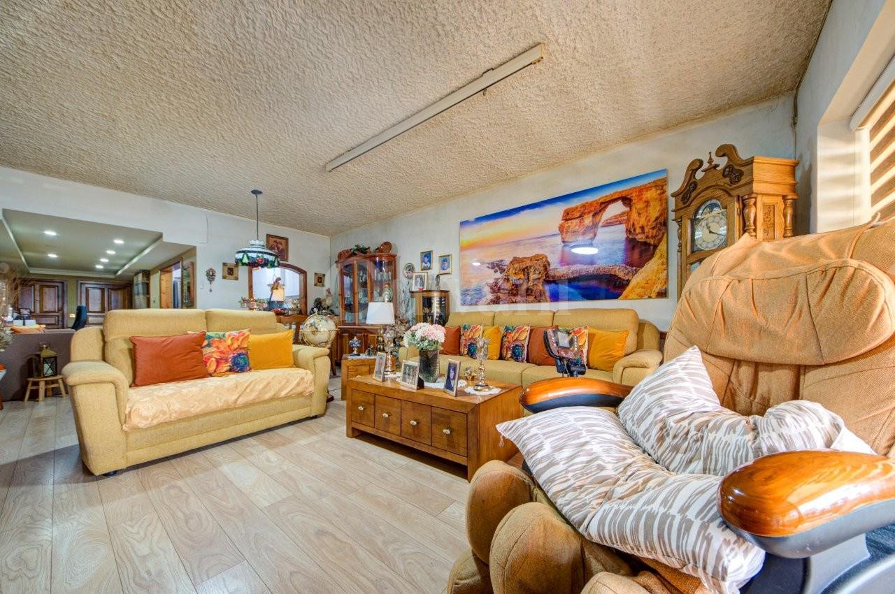 Ghajnsielem Furnished Maisonette