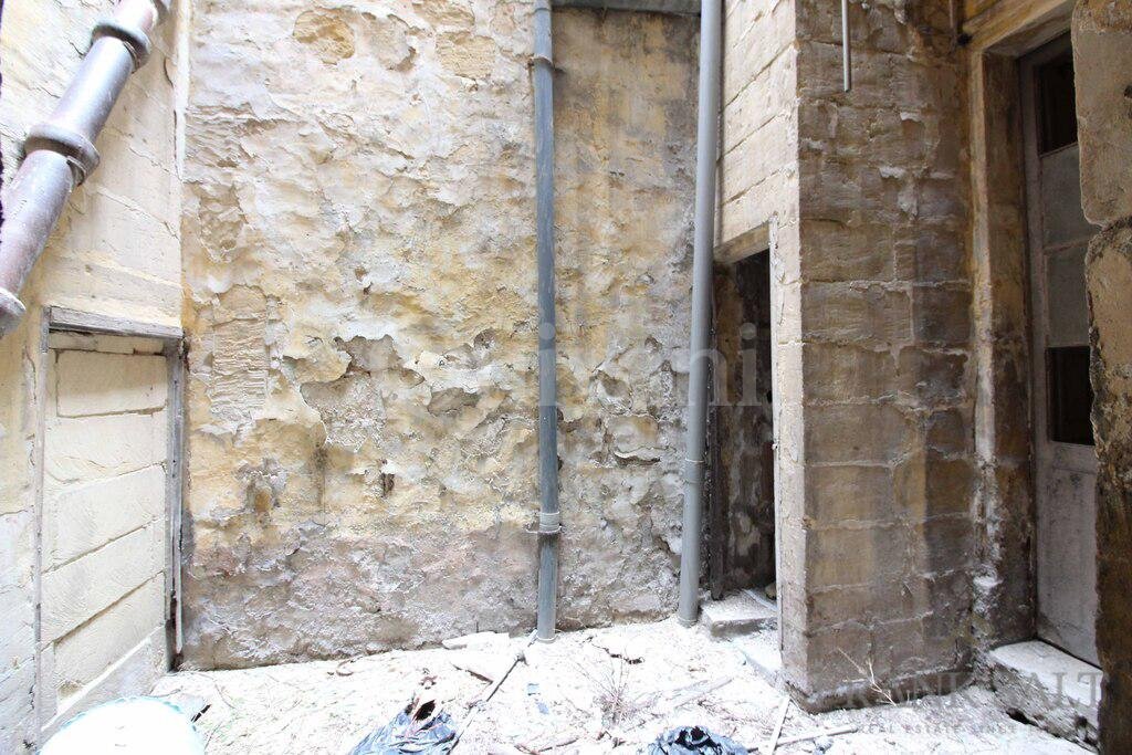 Cospicua Needs Refurbishment Bar/Restaurant