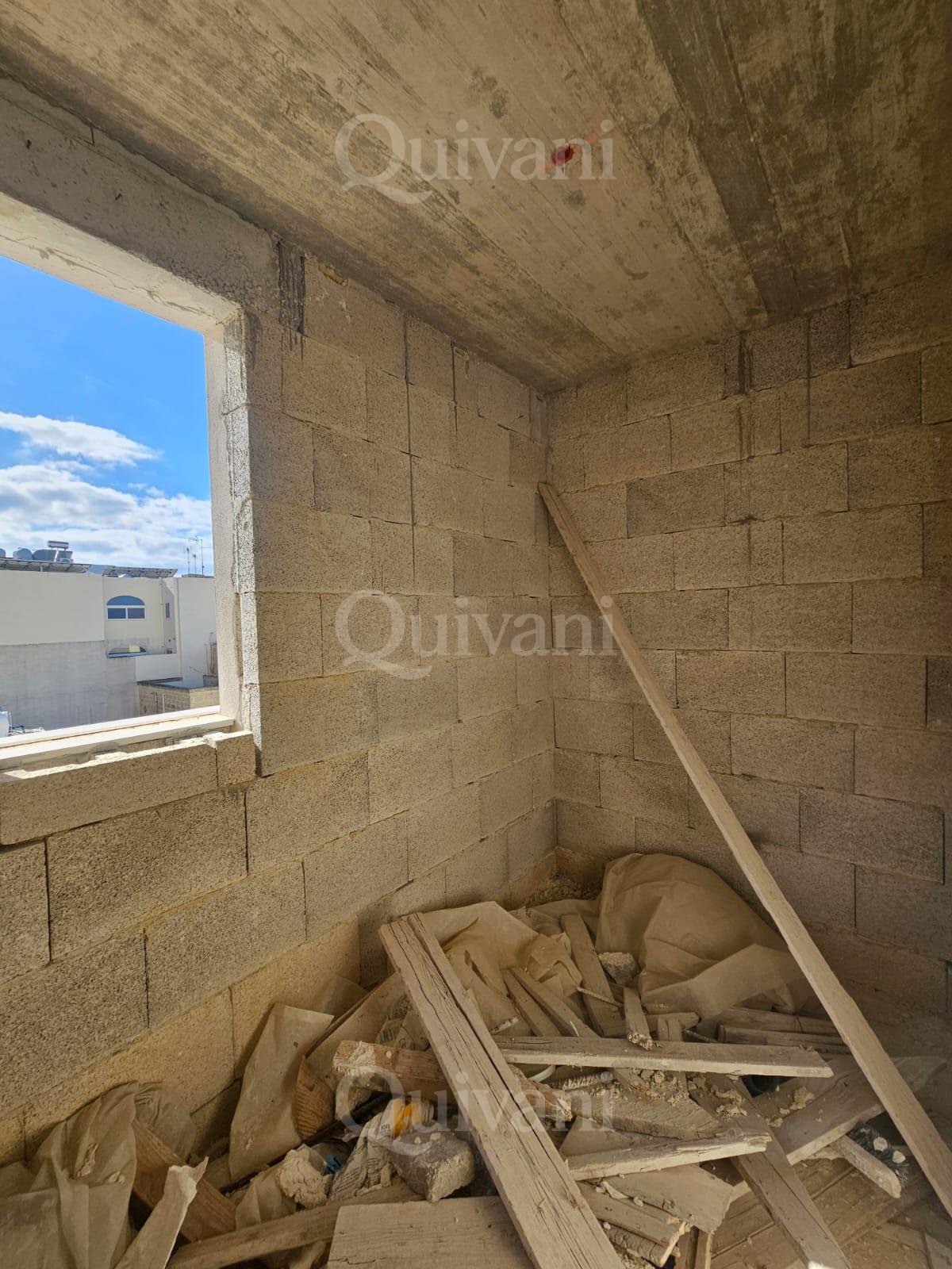 Xaghra, Shell form Penthouse