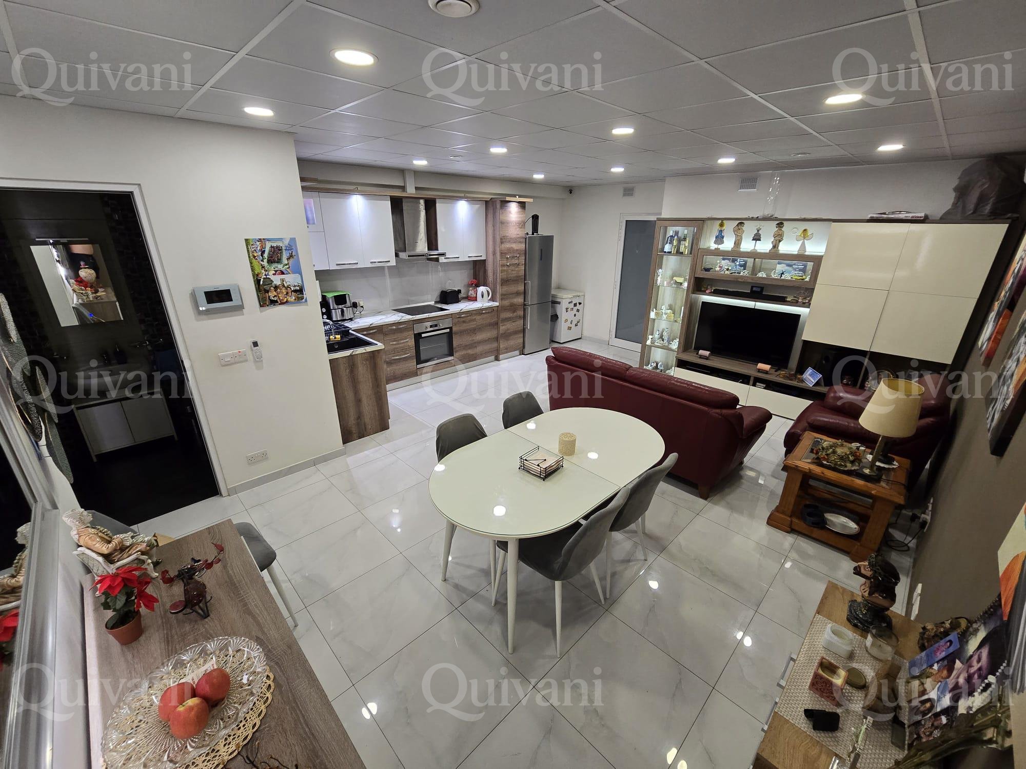 Qormi 5 Car Garage With 2 bedrooms