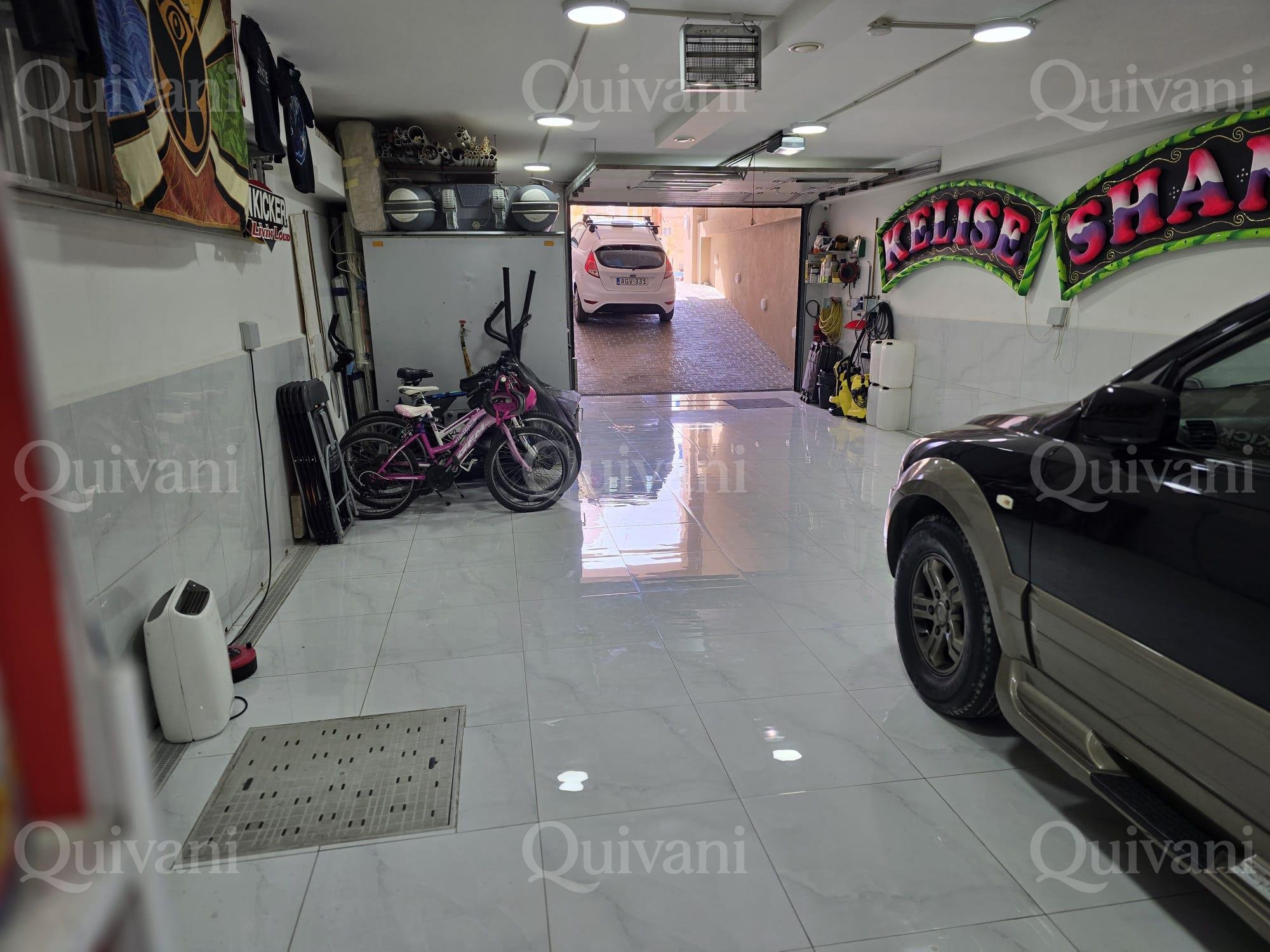 Qormi 5 Car Garage With 2 bedrooms