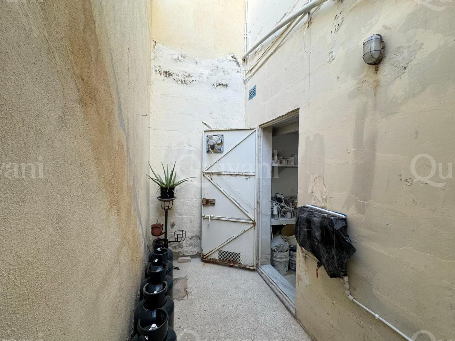 Fgura Finished Garage (residential)
