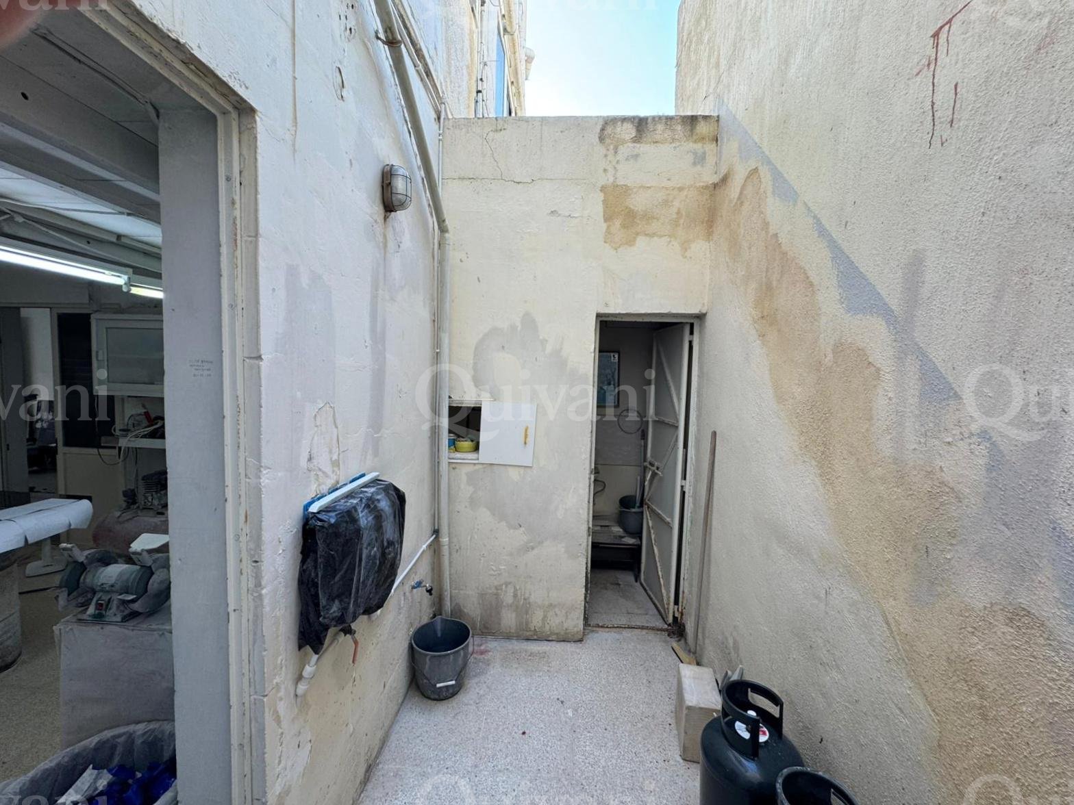 Fgura Finished Garage (residential)