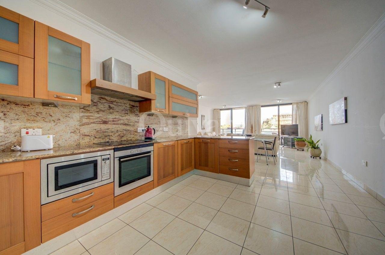 Vittoriosa Seafront Furnished Apartment