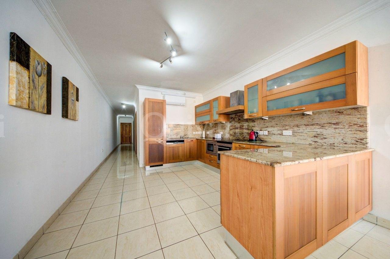 Vittoriosa Seafront Furnished Apartment