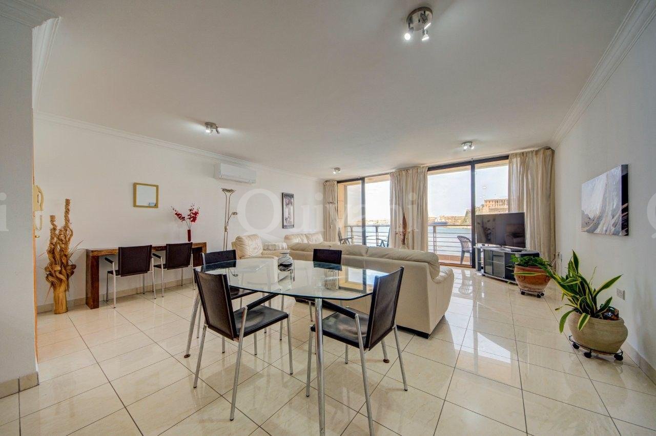 Vittoriosa Seafront Furnished Apartment