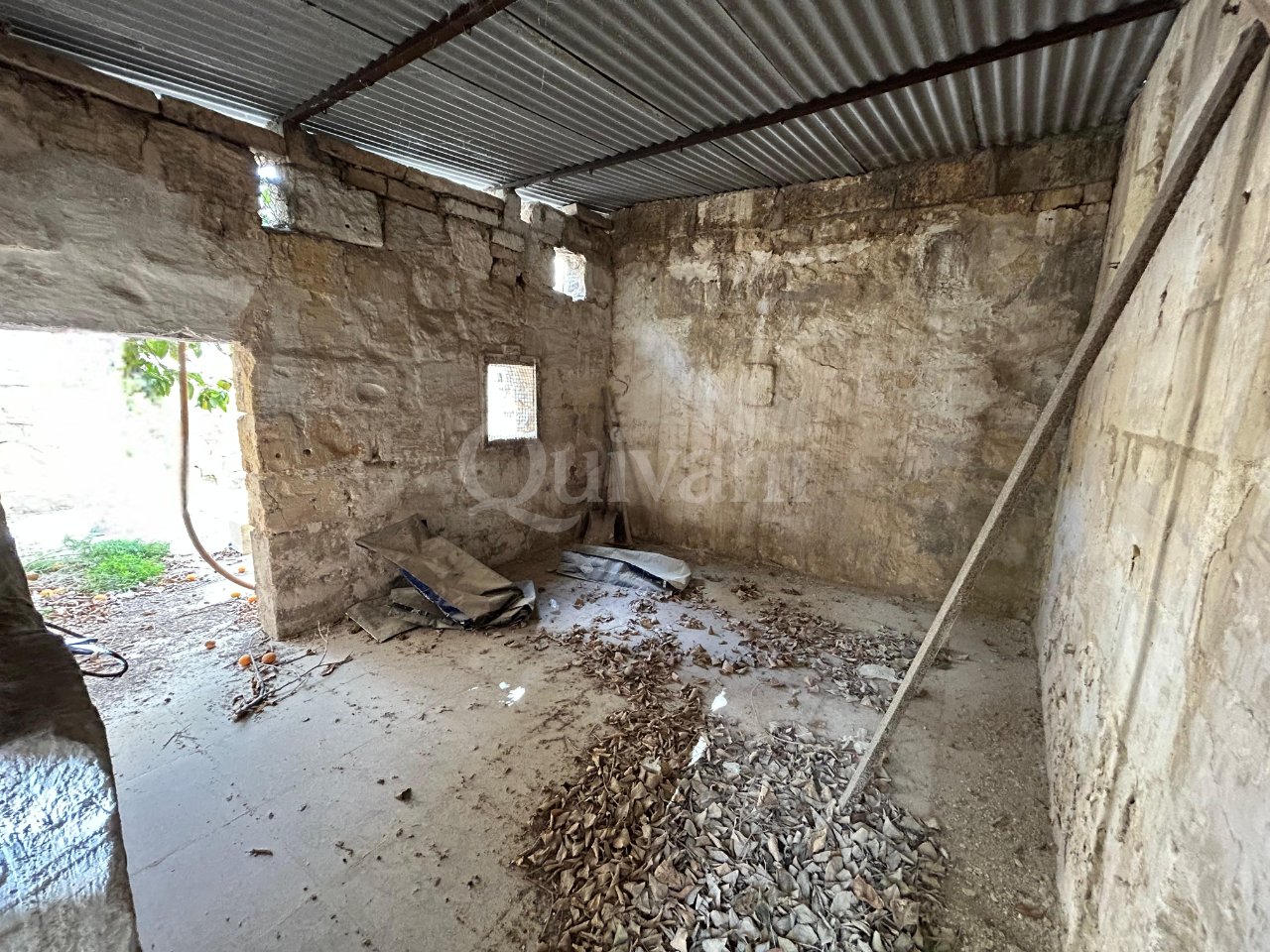 Hamrun Unconverted Townhouse with a large garden