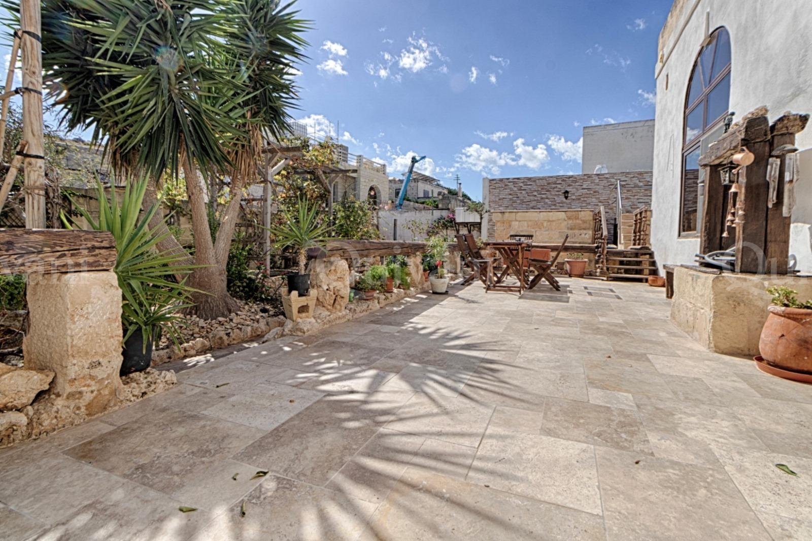 St Pauls Bay Converted Farmhouse